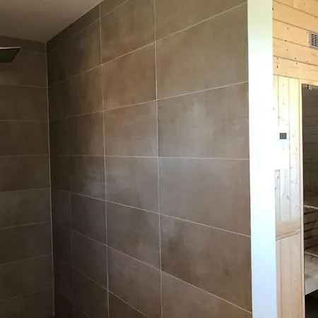 With 2 Bedrooms بيت للعطل